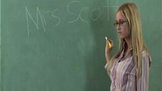 Hillary swapped cum - porn video